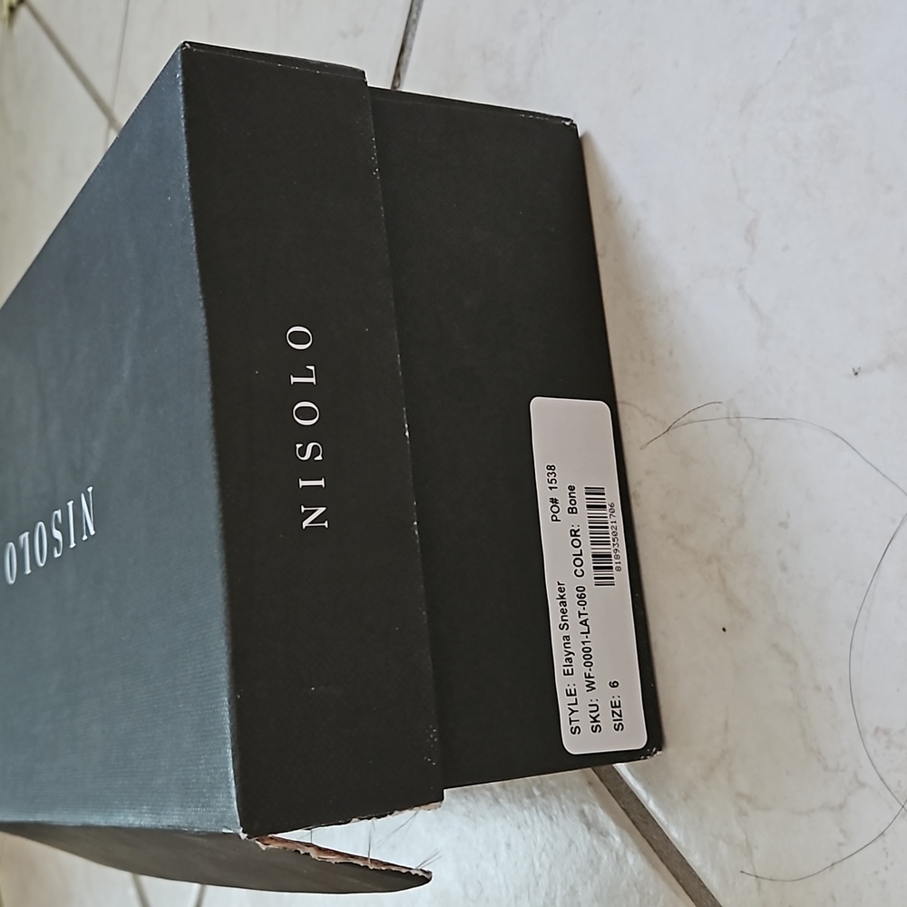 Nisolo Everyday Sneakers - Picture 8 of 8